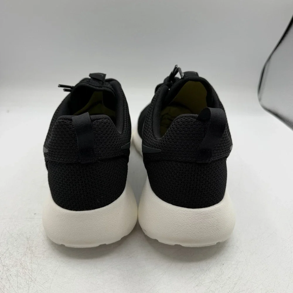 Nike Roshe One Running Shoes Mens Size 11 Black/White Sneakers 511881-010